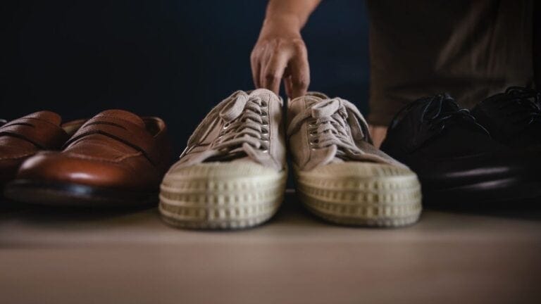 How to pick podiatrist insoles for shoes and feet (flat, wide, turns inwards, outwards arthritis etc)